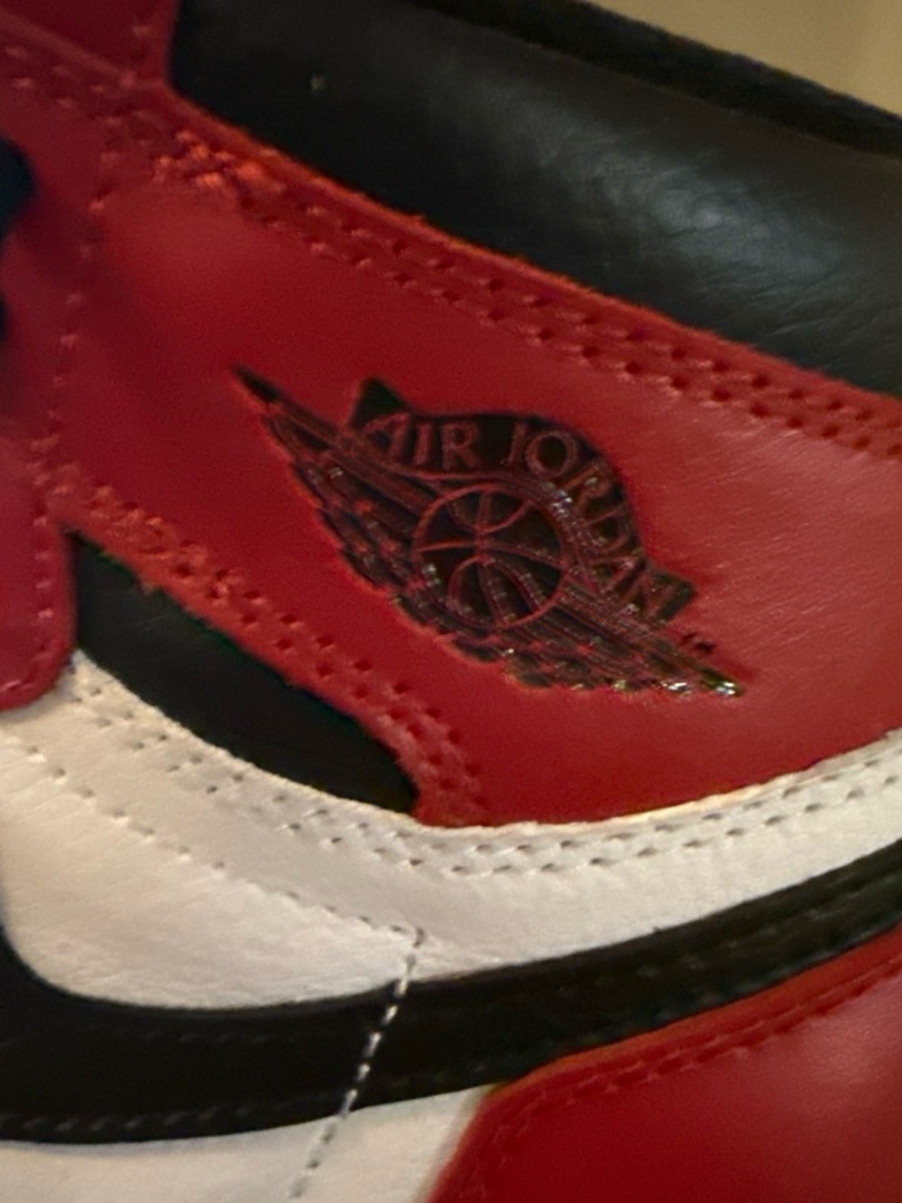 Jordan Kids/women’s size 6.5 High-Top Sneakers in Black, Red & White - Picture 3 of 5